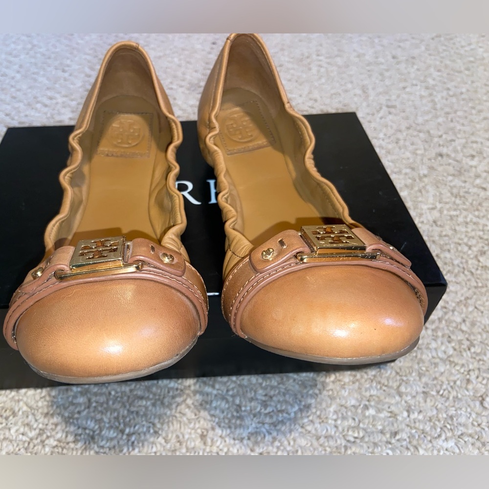 Tory Burch Ambrose Leather Logo Ballet Flats, Camel/Tan, size 9 - Picture 5 of 7